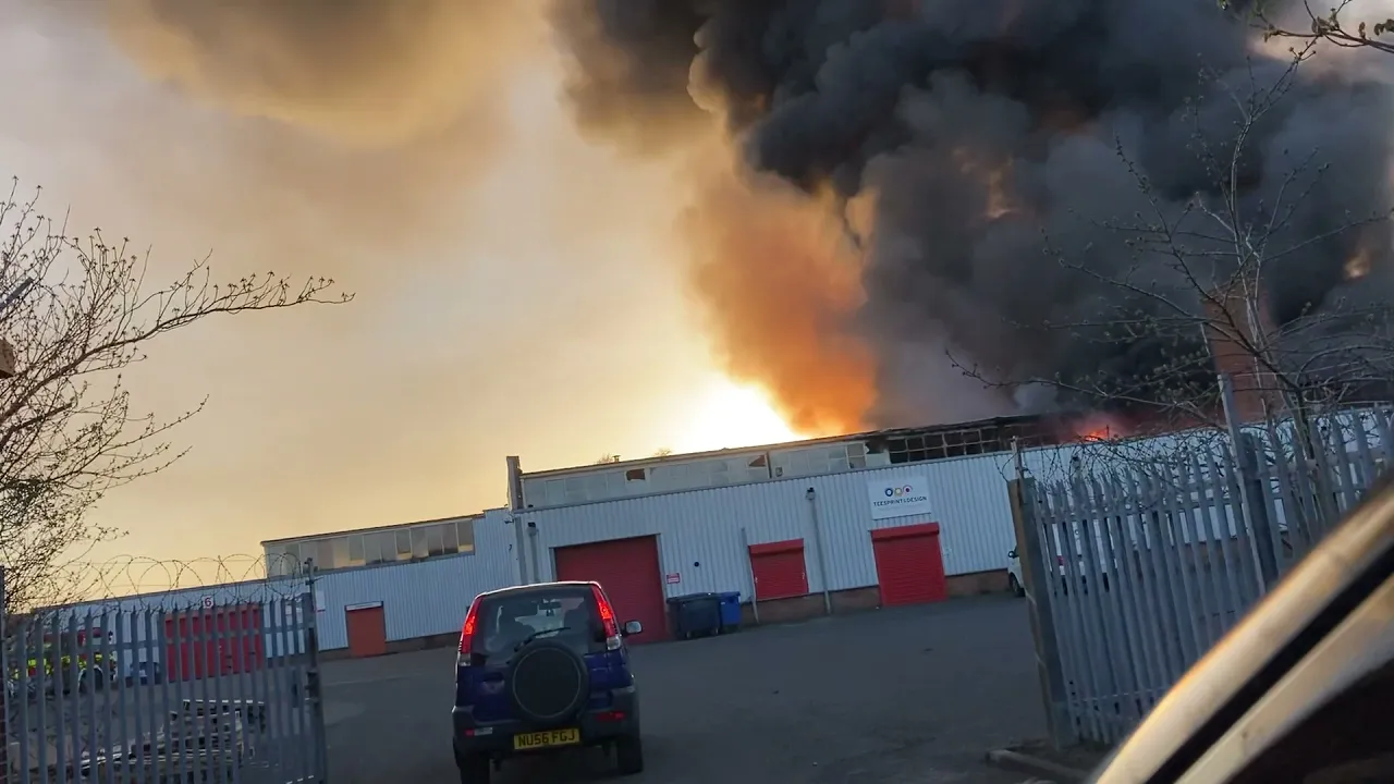 Live Breaking News  3rd April 2021 - Large Fire, Skippers Lane Industrial Estate Middlesbrough